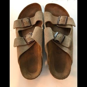 Adorable Birkenstock Arizona Taupe Suede- Size 41
